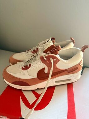 Nike Air Max 90 Futura in Red and White
